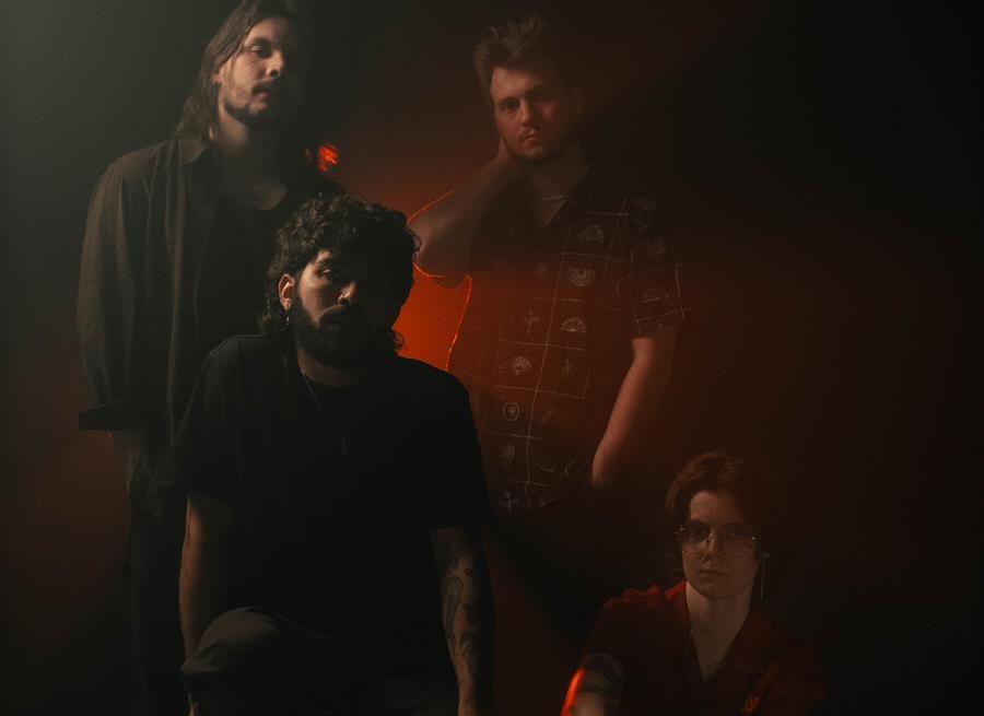 Feature: Sophian - Somewhere In Between