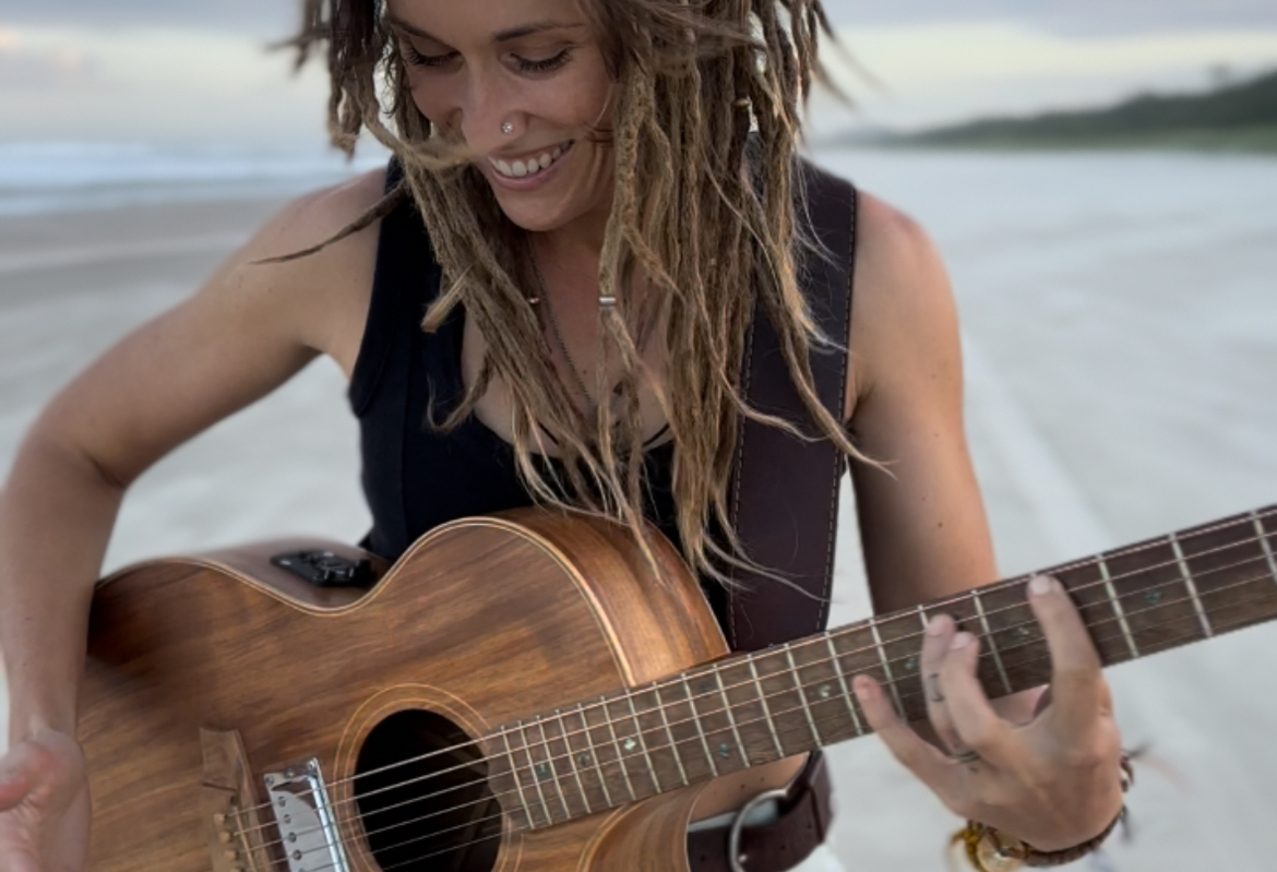 Feature: Majelen - Stuck With You